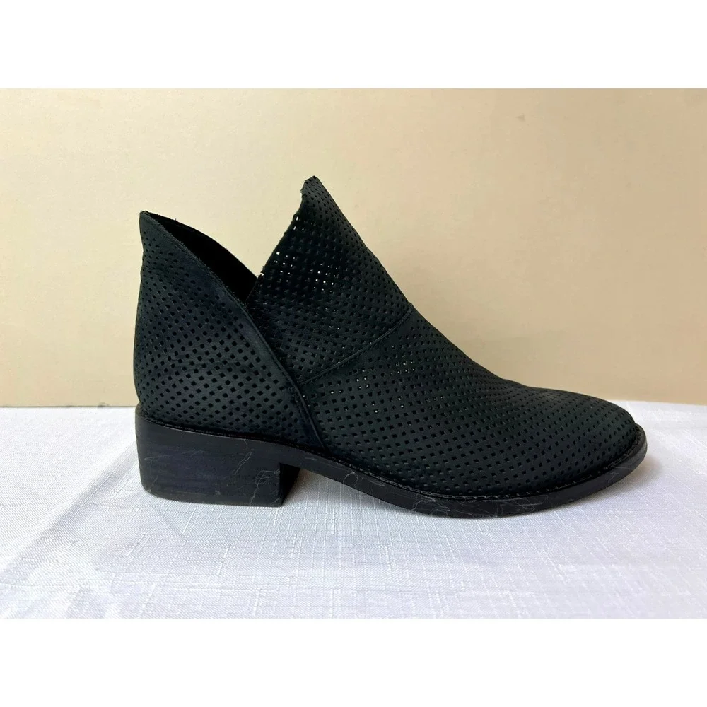 Eileen Fisher Ankle Boot Perforated Black Suede Almond Toe 2.5